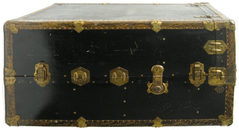 HELP! I am searching for this black and gold side trunk that is
